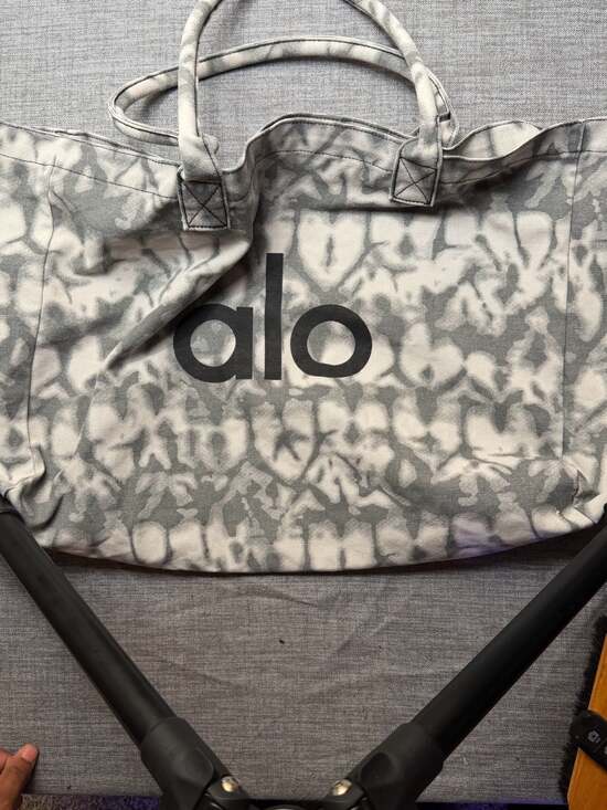 Alo Yoga Large Iconic Shopper Canvas Tote Bag in Grey Tie Dye - Picture 5 of 7